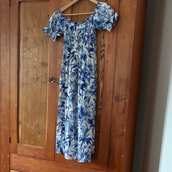 Dresses & Skirts - 10/25$ 🧁 Floral Blue and White Off-Shoulder Dress